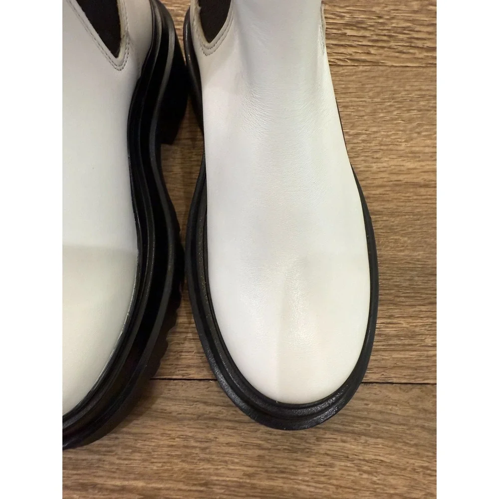 NWOB Bloomingdale's Aqua Jessy White Leather Pull On Chelsea Boots Booties 6.5 M